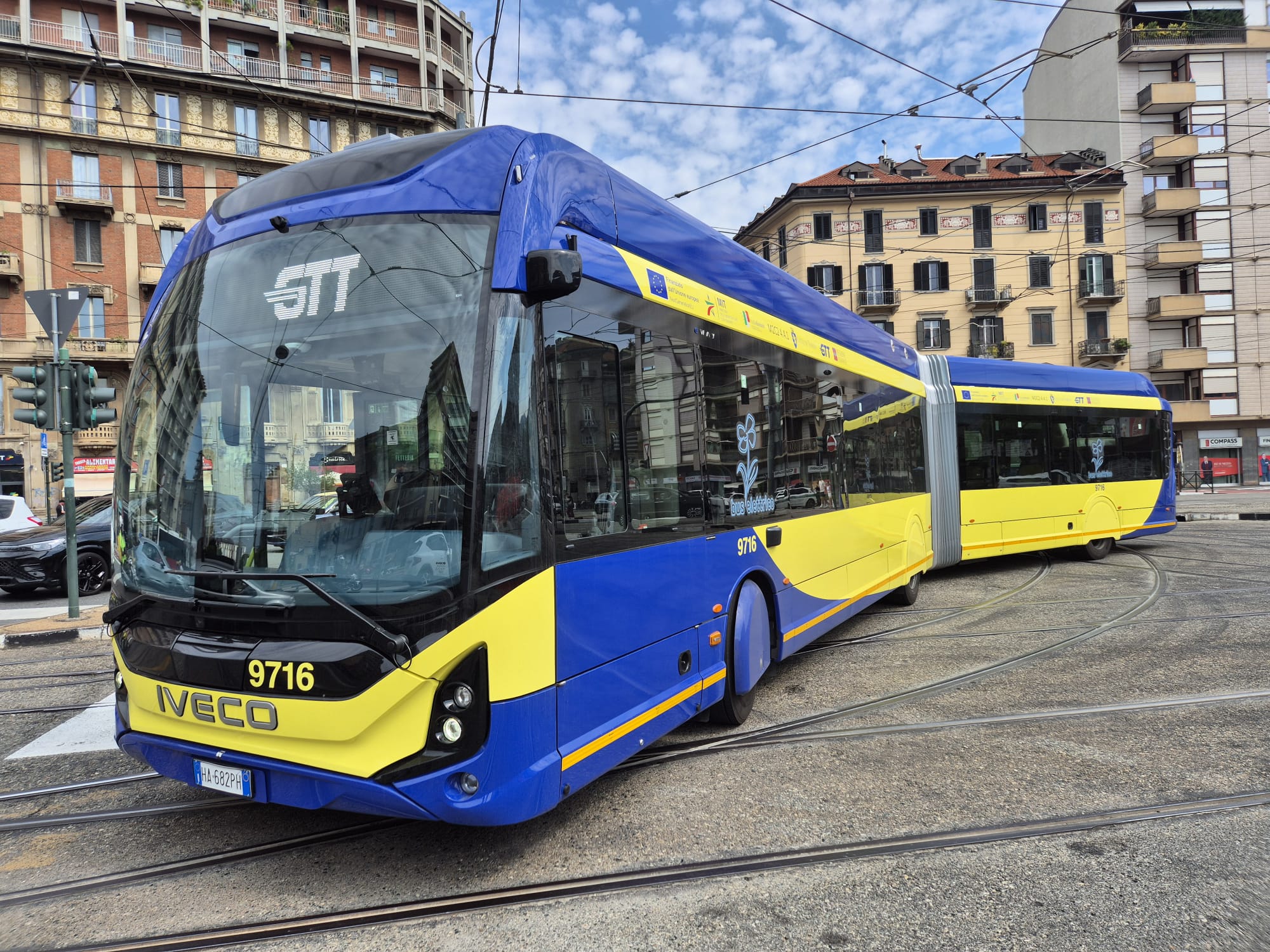 Bus IVECO EWAY da 18 metri Full Electric in configurazione Bus Rapid Transit (BRT)